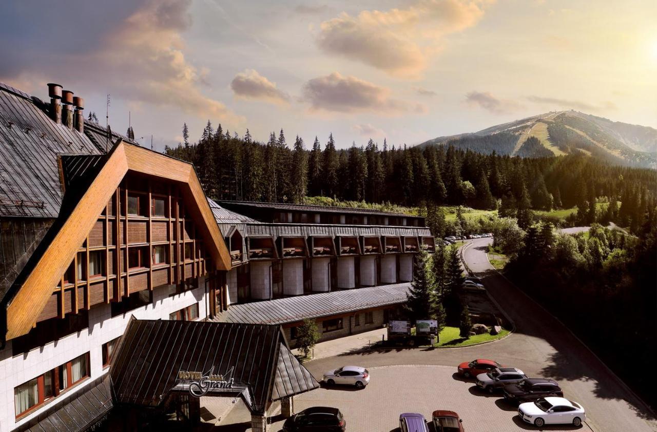 Hotel Grand Jasna Demanovska Dolina Exteriör bild