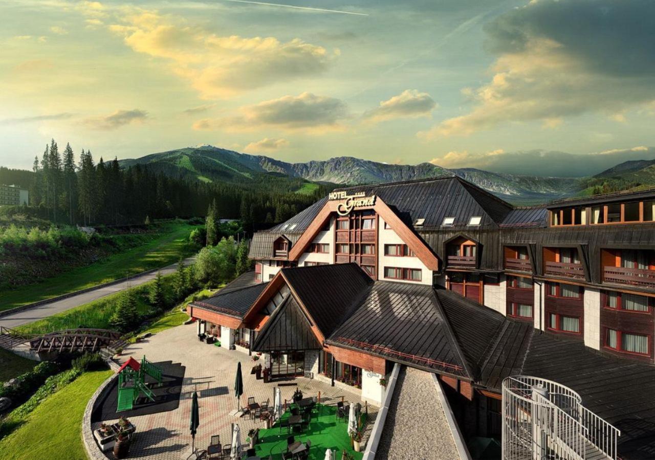 Hotel Grand Jasna Demanovska Dolina Exteriör bild